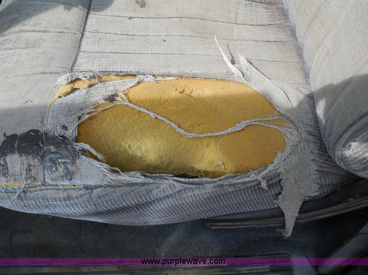 image for item E3367 1991 Ford F250 XLT Lariat flatbed truck