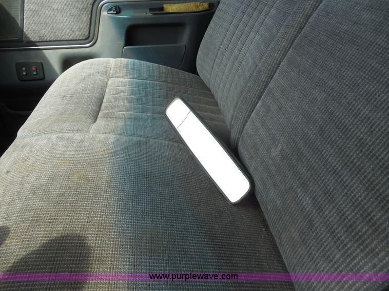 image for item E3367 1991 Ford F250 XLT Lariat flatbed truck