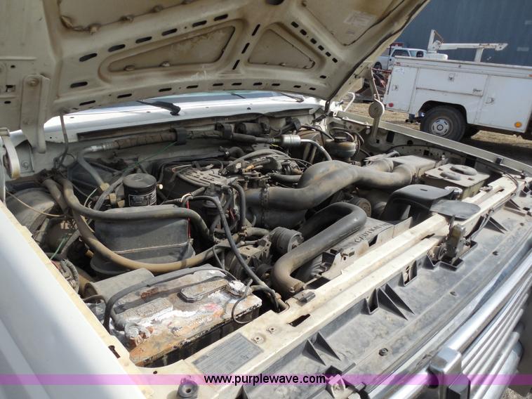 image for item E3367 1991 Ford F250 XLT Lariat flatbed truck