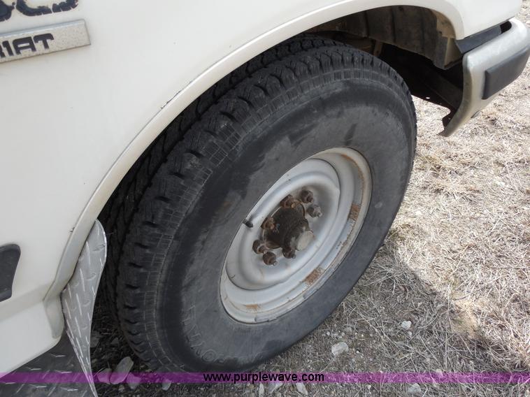 image for item E3367 1991 Ford F250 XLT Lariat flatbed truck