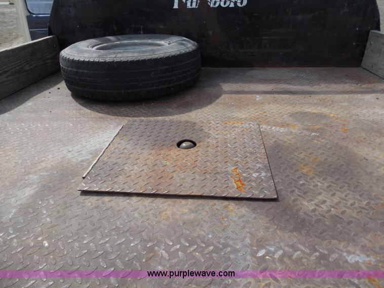 image for item E3367 1991 Ford F250 XLT Lariat flatbed truck