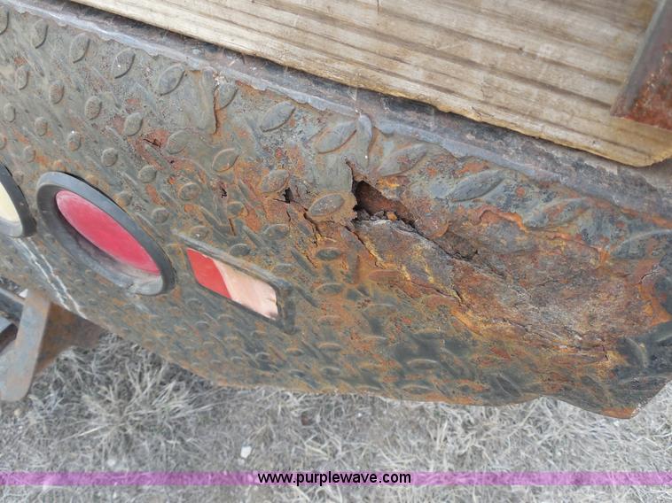 image for item E3367 1991 Ford F250 XLT Lariat flatbed truck