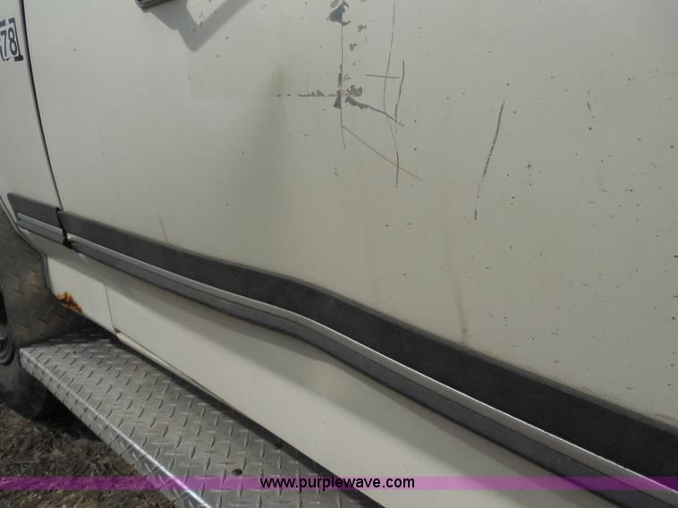 image for item E3367 1991 Ford F250 XLT Lariat flatbed truck