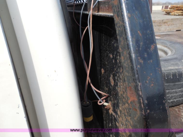 image for item E3367 1991 Ford F250 XLT Lariat flatbed truck