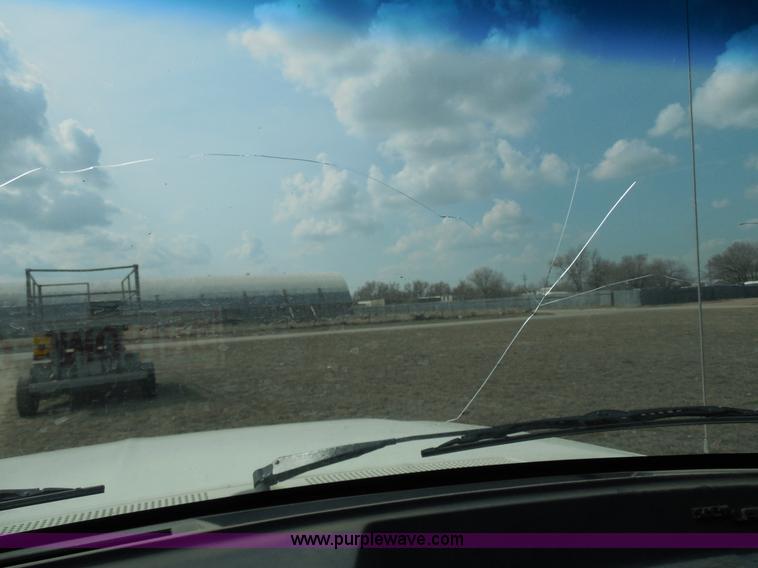 image for item E3367 1991 Ford F250 XLT Lariat flatbed truck