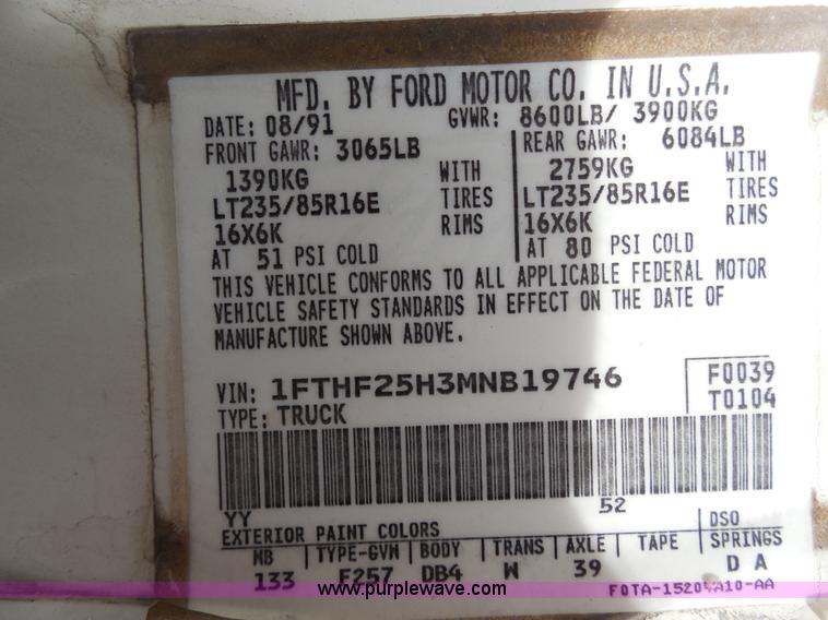 image for item E3367 1991 Ford F250 XLT Lariat flatbed truck