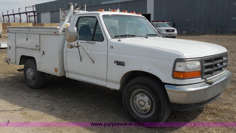 image for item E3368 1995 Ford F350 XL utility truck