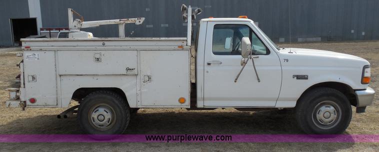 image for item E3368 1995 Ford F350 XL utility truck