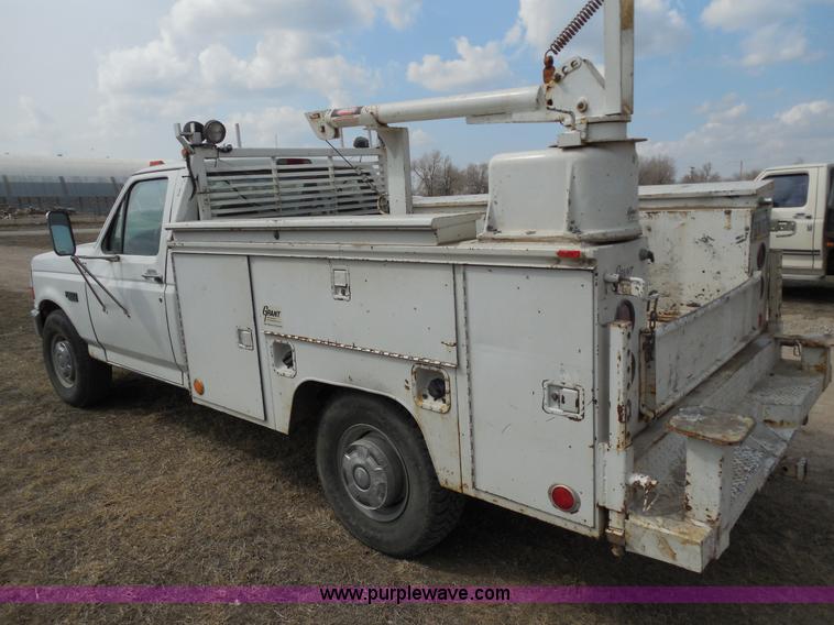 image for item E3368 1995 Ford F350 XL utility truck