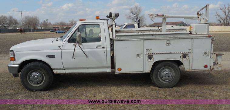 image for item E3368 1995 Ford F350 XL utility truck