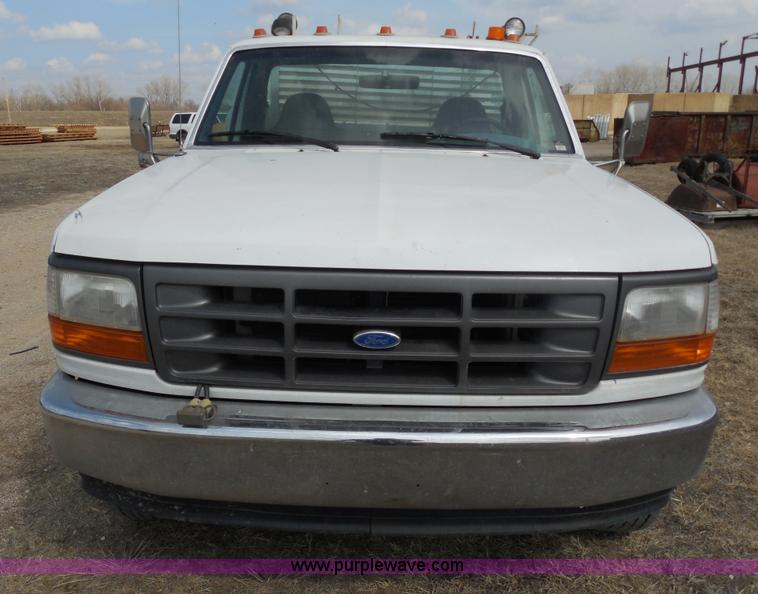 image for item E3368 1995 Ford F350 XL utility truck