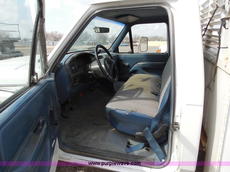 image for item E3368 1995 Ford F350 XL utility truck