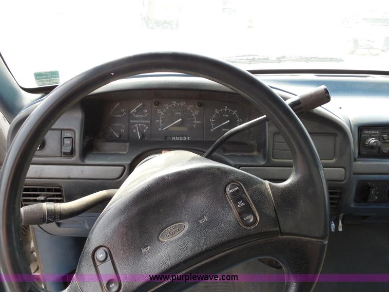 image for item E3368 1995 Ford F350 XL utility truck