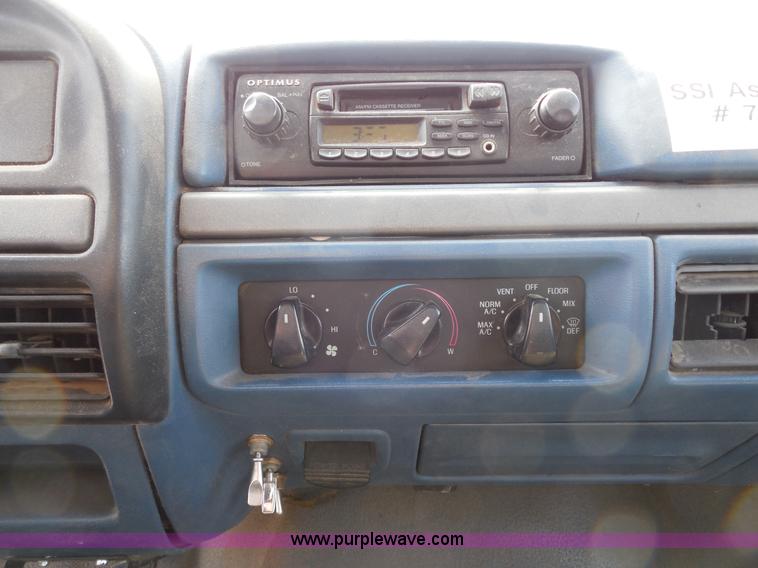 image for item E3368 1995 Ford F350 XL utility truck