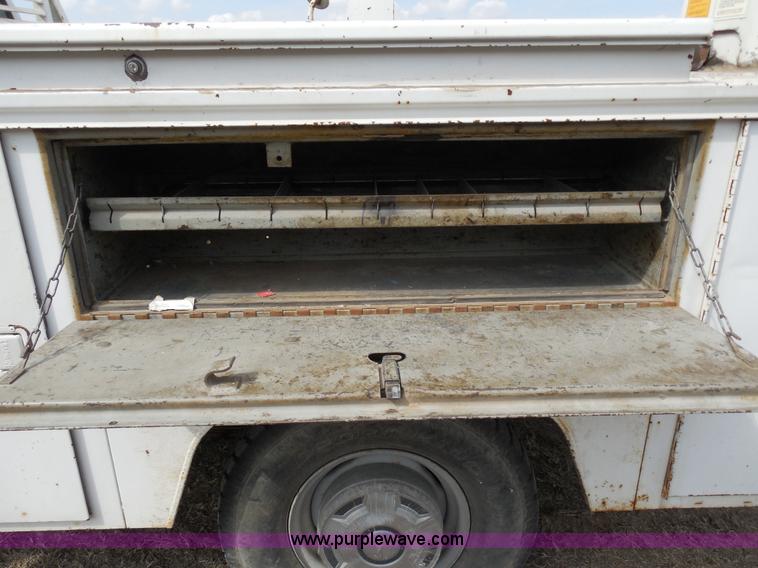 image for item E3368 1995 Ford F350 XL utility truck