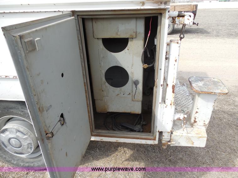 image for item E3368 1995 Ford F350 XL utility truck