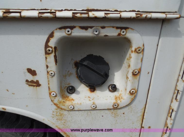 image for item E3368 1995 Ford F350 XL utility truck