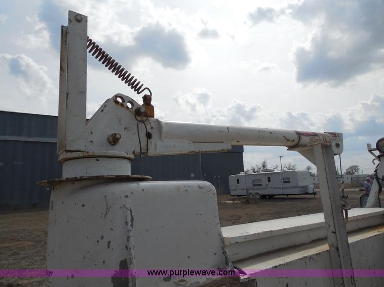 image for item E3368 1995 Ford F350 XL utility truck