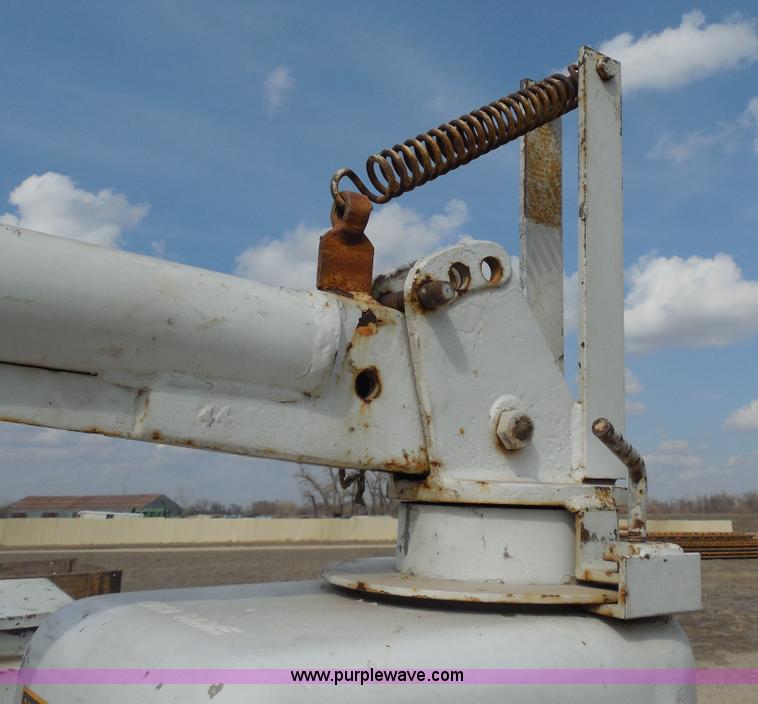 image for item E3368 1995 Ford F350 XL utility truck