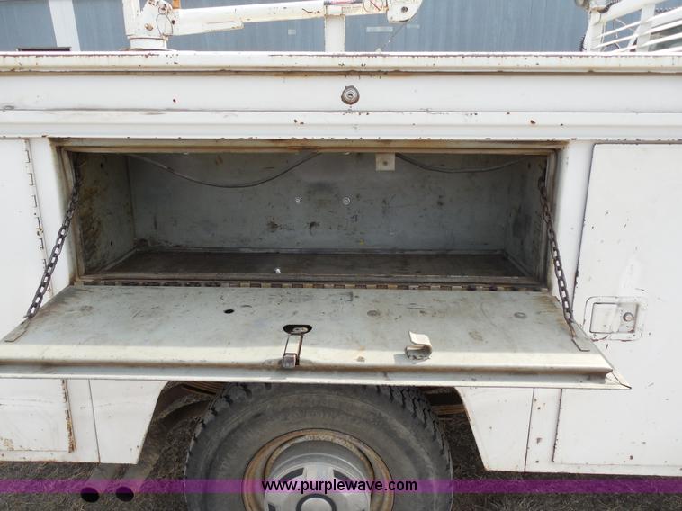 image for item E3368 1995 Ford F350 XL utility truck