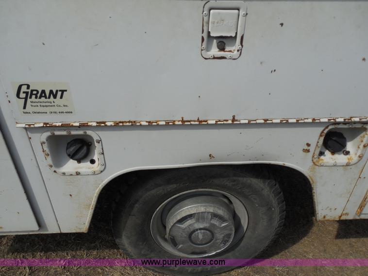 image for item E3368 1995 Ford F350 XL utility truck