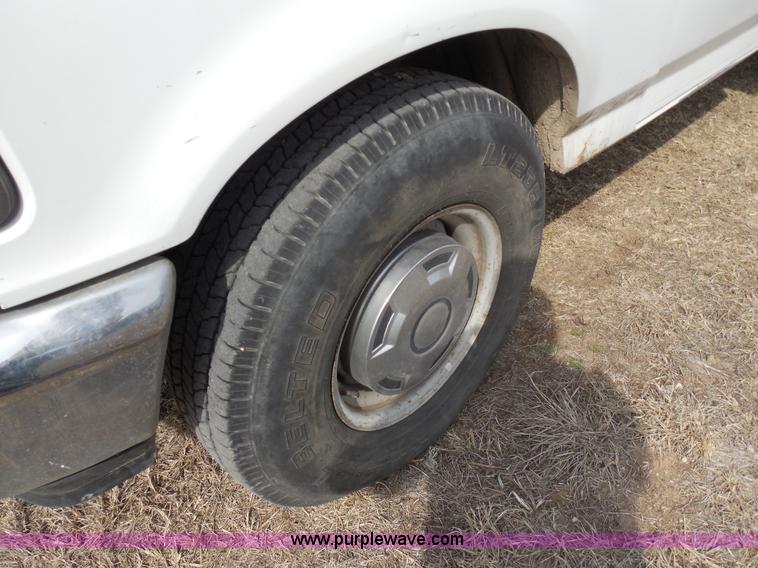 image for item E3368 1995 Ford F350 XL utility truck