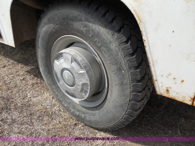 image for item E3368 1995 Ford F350 XL utility truck