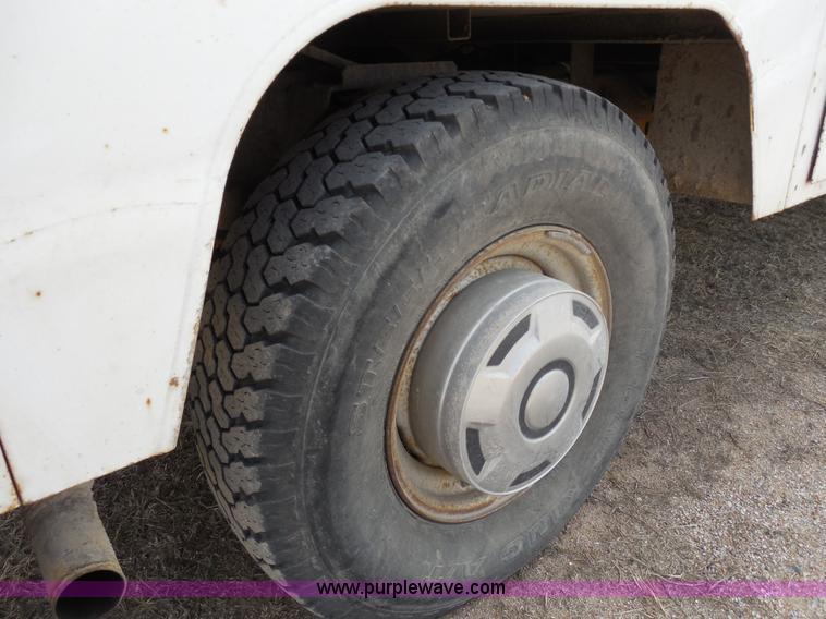 image for item E3368 1995 Ford F350 XL utility truck