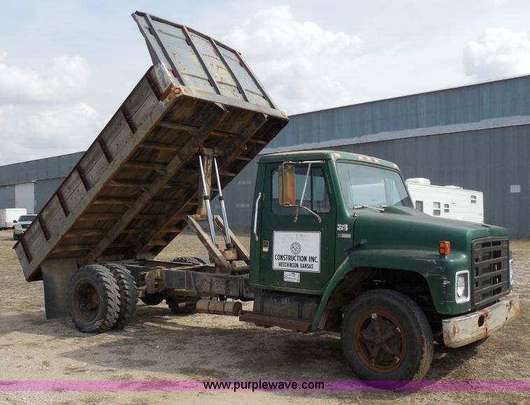 image for item E3370 1979 International 1624 dump truck