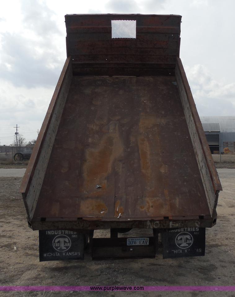 image for item E3370 1979 International 1624 dump truck