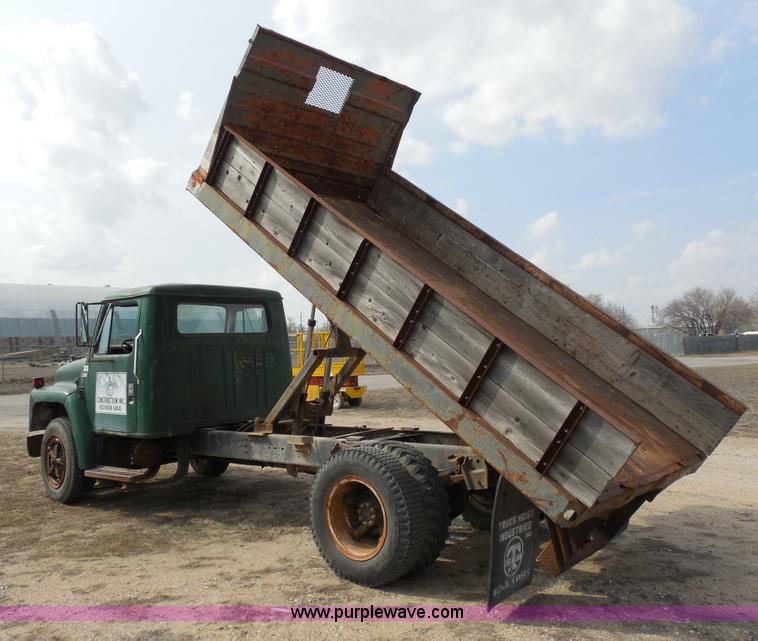image for item E3370 1979 International 1624 dump truck