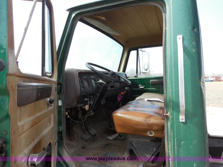 image for item E3370 1979 International 1624 dump truck