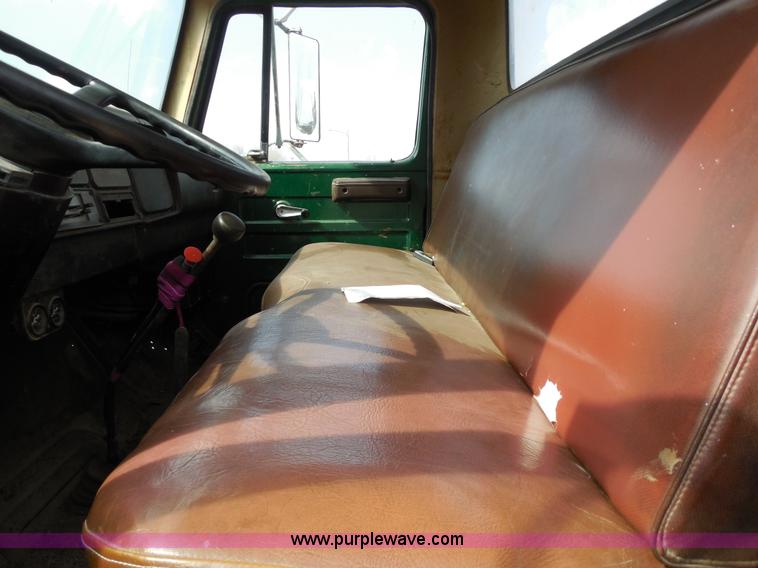 image for item E3370 1979 International 1624 dump truck