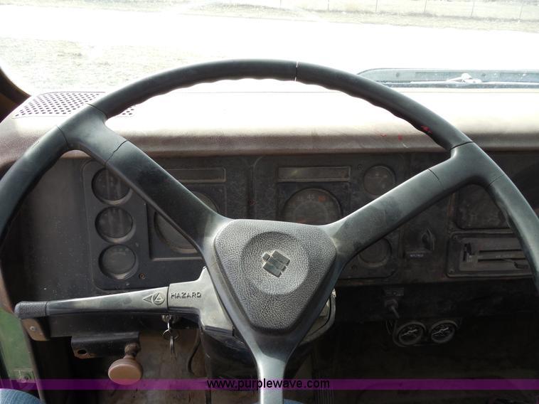 image for item E3370 1979 International 1624 dump truck