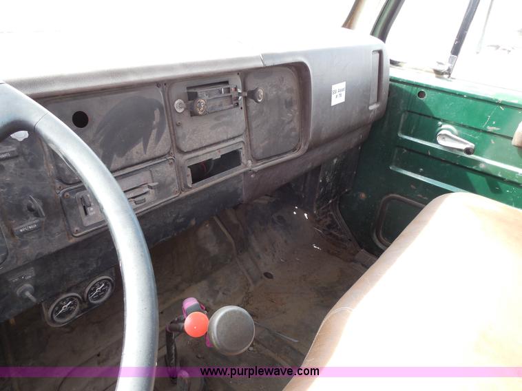 image for item E3370 1979 International 1624 dump truck