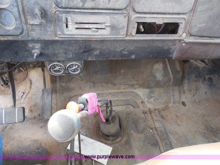 image for item E3370 1979 International 1624 dump truck