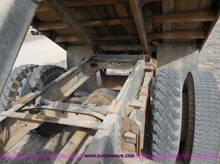 image for item E3370 1979 International 1624 dump truck