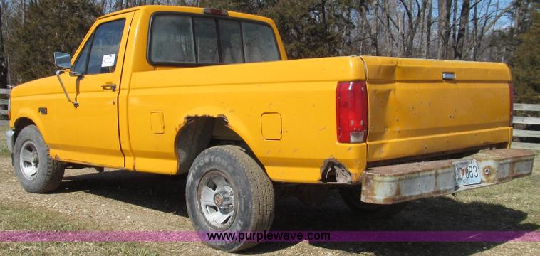 image for item E3816 1994 Ford F150 XL pickup truck
