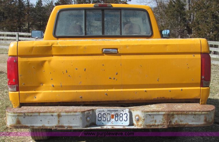 image for item E3816 1994 Ford F150 XL pickup truck