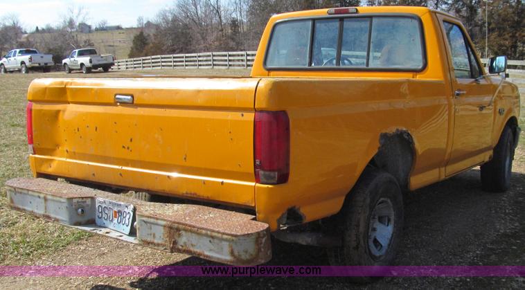 image for item E3816 1994 Ford F150 XL pickup truck