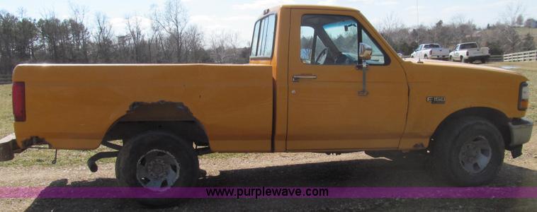 image for item E3816 1994 Ford F150 XL pickup truck