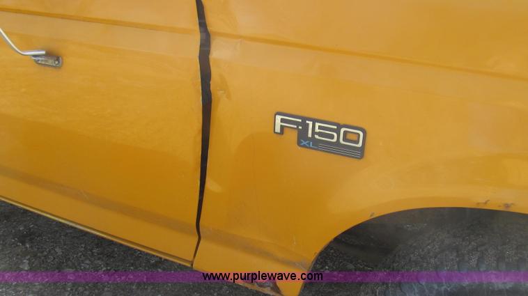 image for item E3816 1994 Ford F150 XL pickup truck