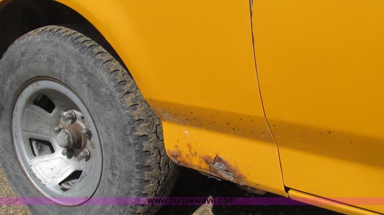 image for item E3816 1994 Ford F150 XL pickup truck