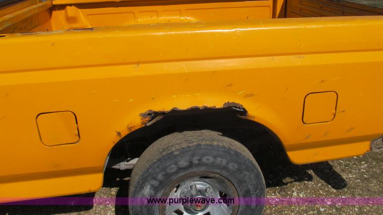 image for item E3816 1994 Ford F150 XL pickup truck