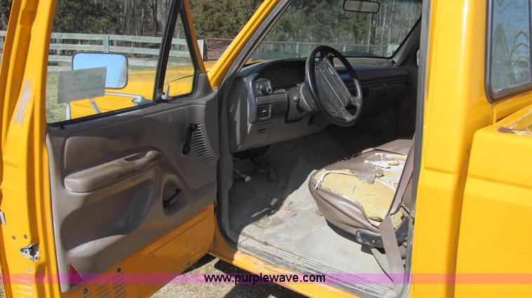 image for item E3816 1994 Ford F150 XL pickup truck