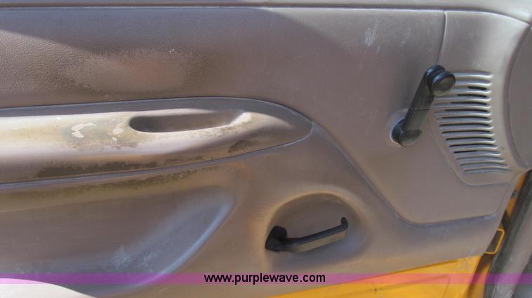 image for item E3816 1994 Ford F150 XL pickup truck