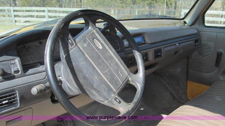 image for item E3816 1994 Ford F150 XL pickup truck