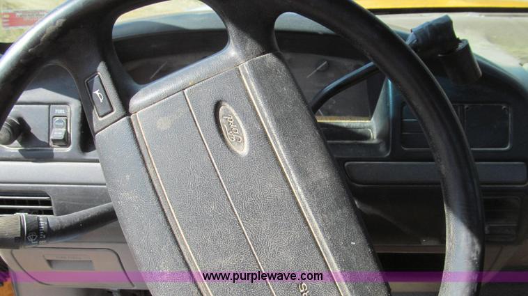 image for item E3816 1994 Ford F150 XL pickup truck