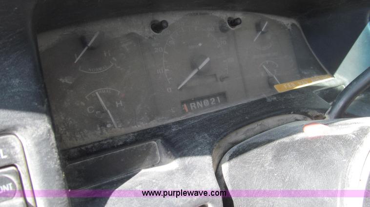 image for item E3816 1994 Ford F150 XL pickup truck