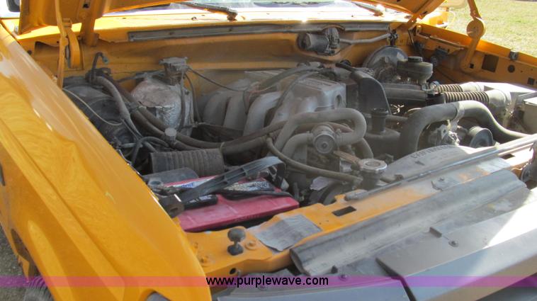 image for item E3816 1994 Ford F150 XL pickup truck
